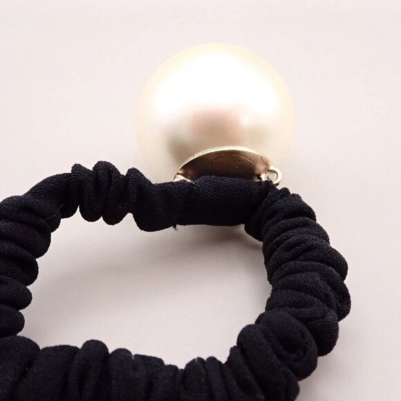 CHANEL Logo Hair Rubber band Accessory F18 V Imitation Pearl Black Gold - Picture 12 of 12